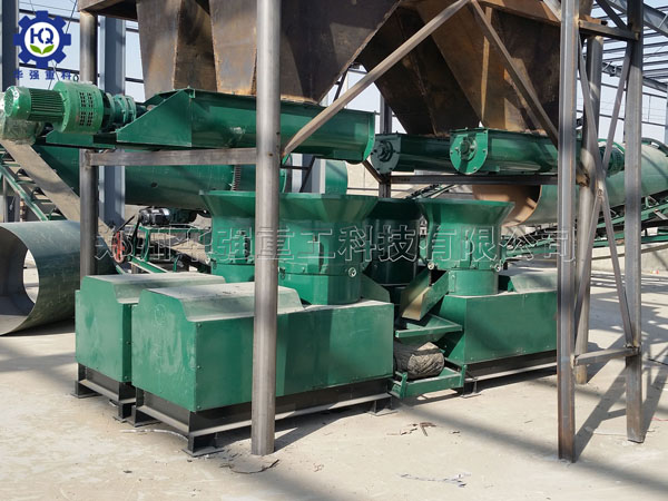 四臺(tái)平模擠壓造粒機(jī)